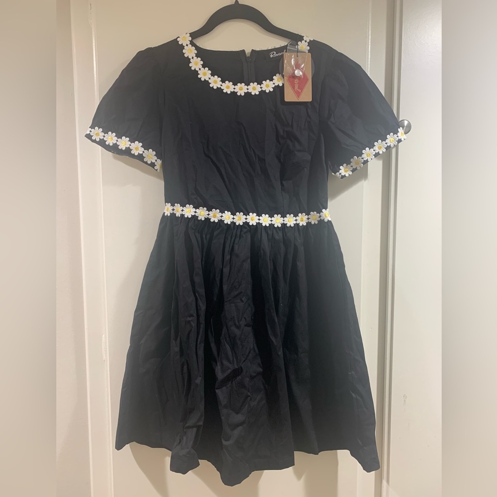 ModCloth Black Daisy dress Sz. 8 NWT